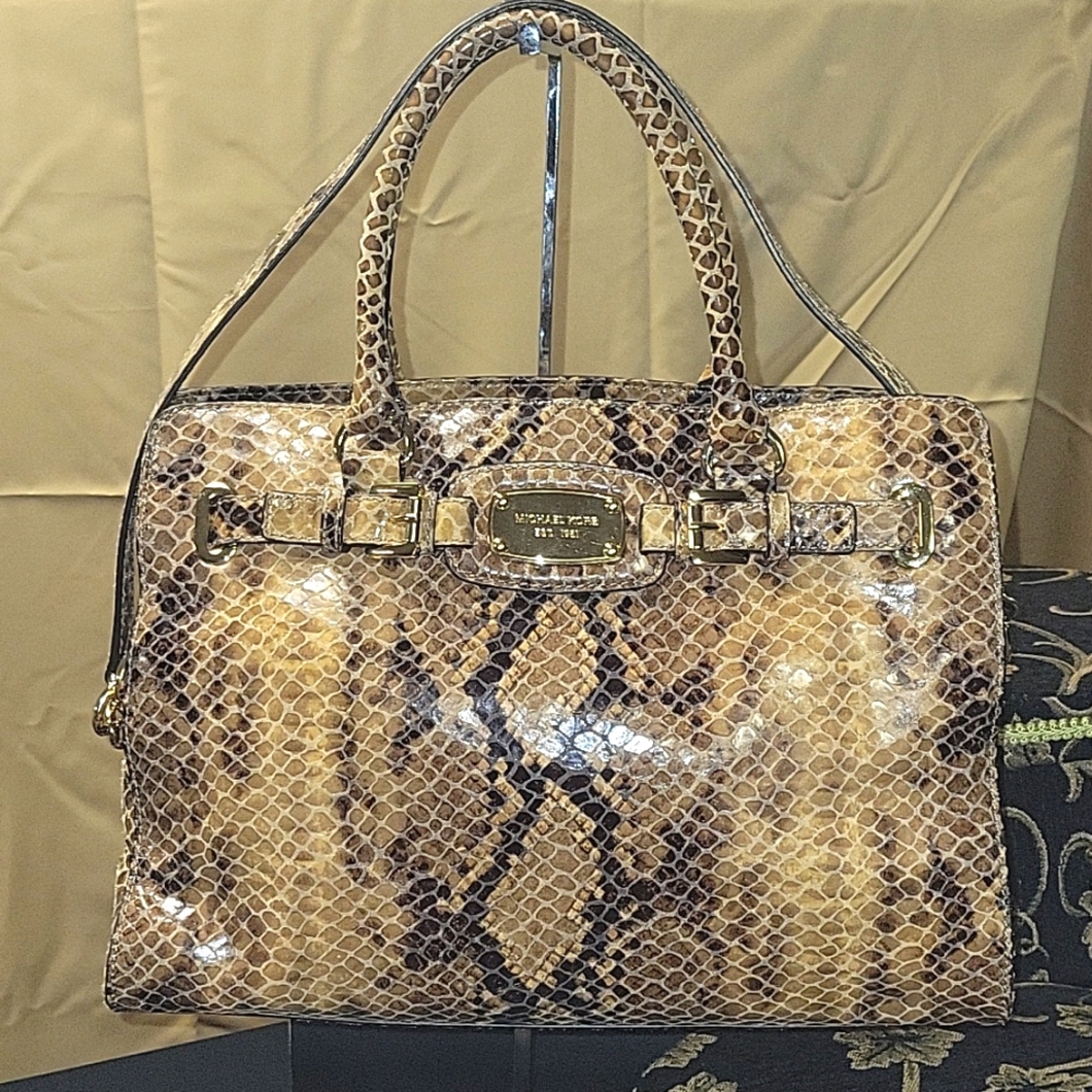 MICHAEL KORS HAMILTON SATCHEL